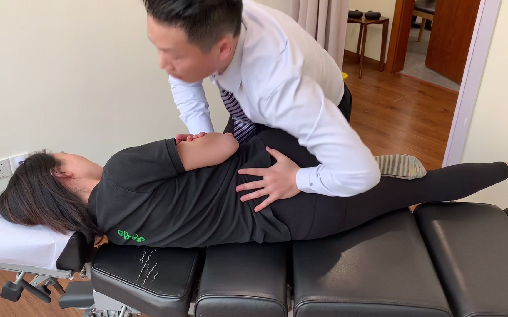 「Chiropractic」脊柱没有不舒服,也需要美式整脊吗?哔哩哔哩bilibili