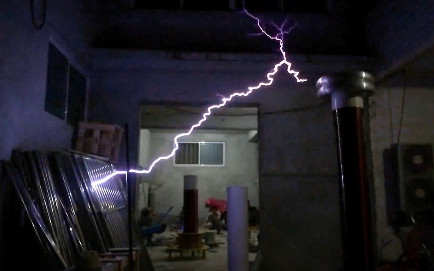 特斯拉线圈 5kw drsstc 浪我们体验拉电弧的乐趣
