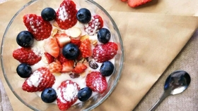 酸奶配什么吃最好 a6a62b09833235167f22c2fca6306948a466723d.jpg@280w_158h_1c_100q.jpg