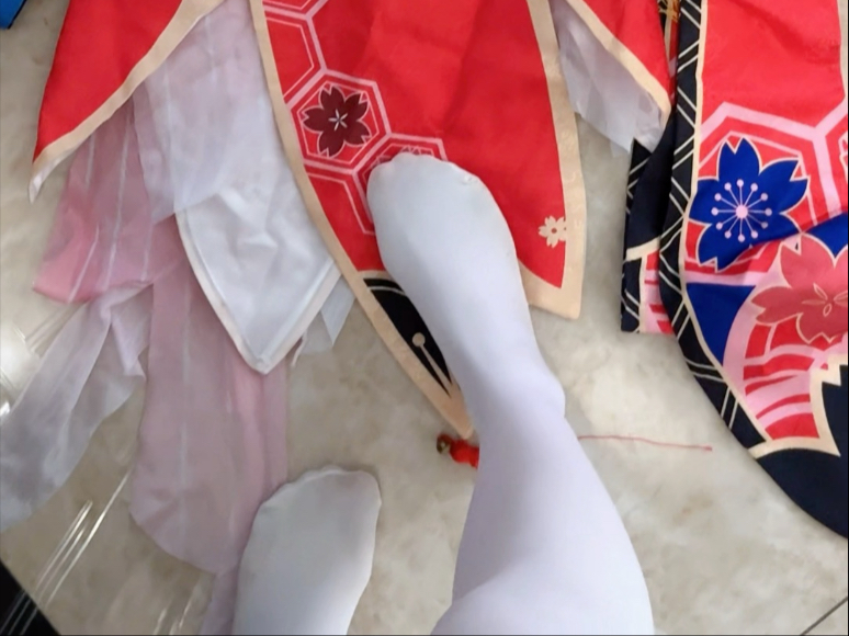 Put a hook in here. Bite yourself.