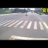 【交通事故】车辆左拐，与直行摩托车，相撞