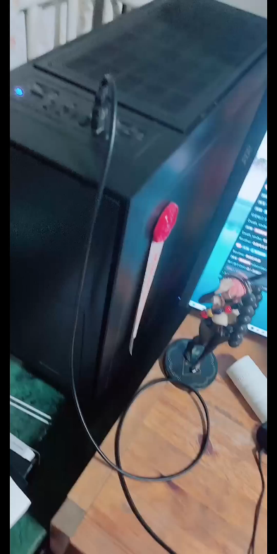 我好像找到散热问题了。。。但这样灰咋挡啊挖槽我这样用了一年多
