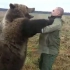 熊：铲屎的你来啦，快，要抱抱，要举高高~
