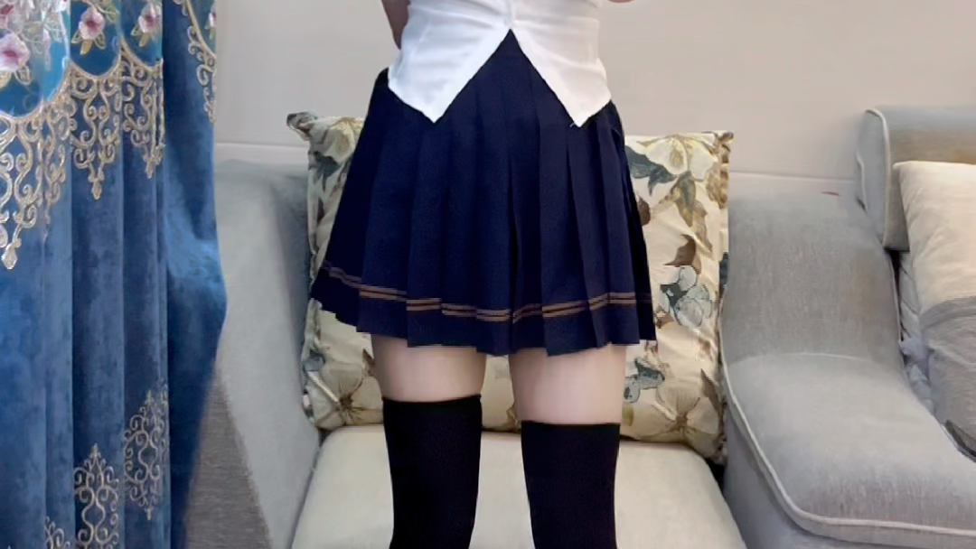 How do you catch the tiger cub without entering the tiger's lair? (idiom); Nothing ventured, nothing gained.