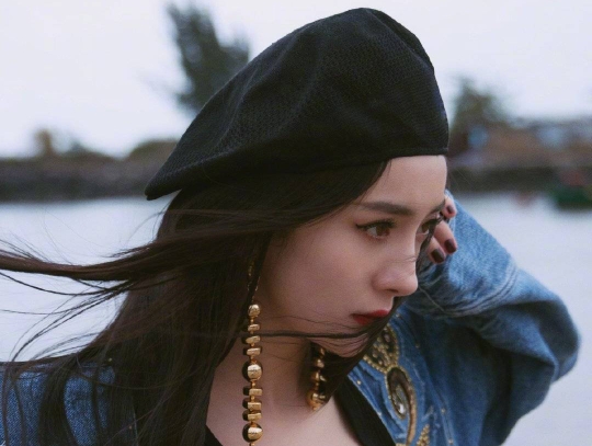 带贝雷帽的大幂幂