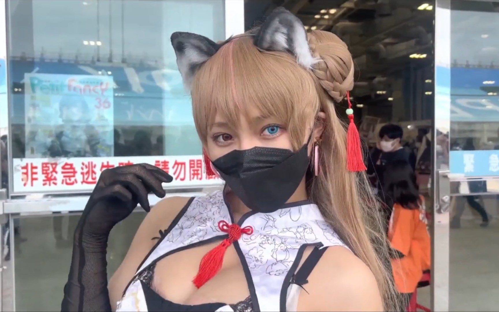 Two ladies cosplaying Catwoman and what's that character called?