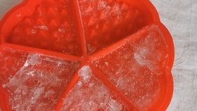 如何简单快速制作冰块 a8a2f77de5ba7ca7f1338035e2a43cf0a949cfcf.jpg@280w_158h_1c_100q.jpg