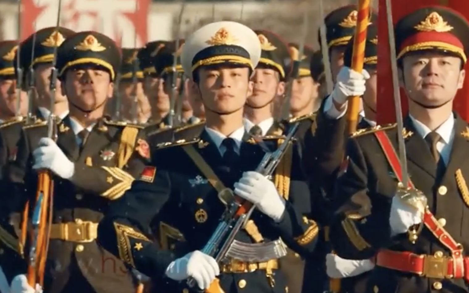 【中国人民解放军三军仪仗队亮相莫斯科红场】 - 中国军网