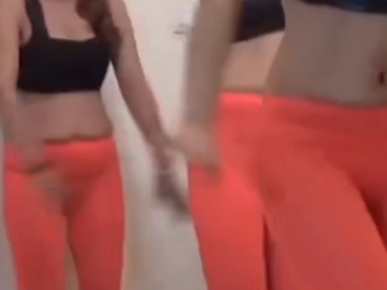 【广场舞健身快乐每一天】更新了一条视频，快来围观！