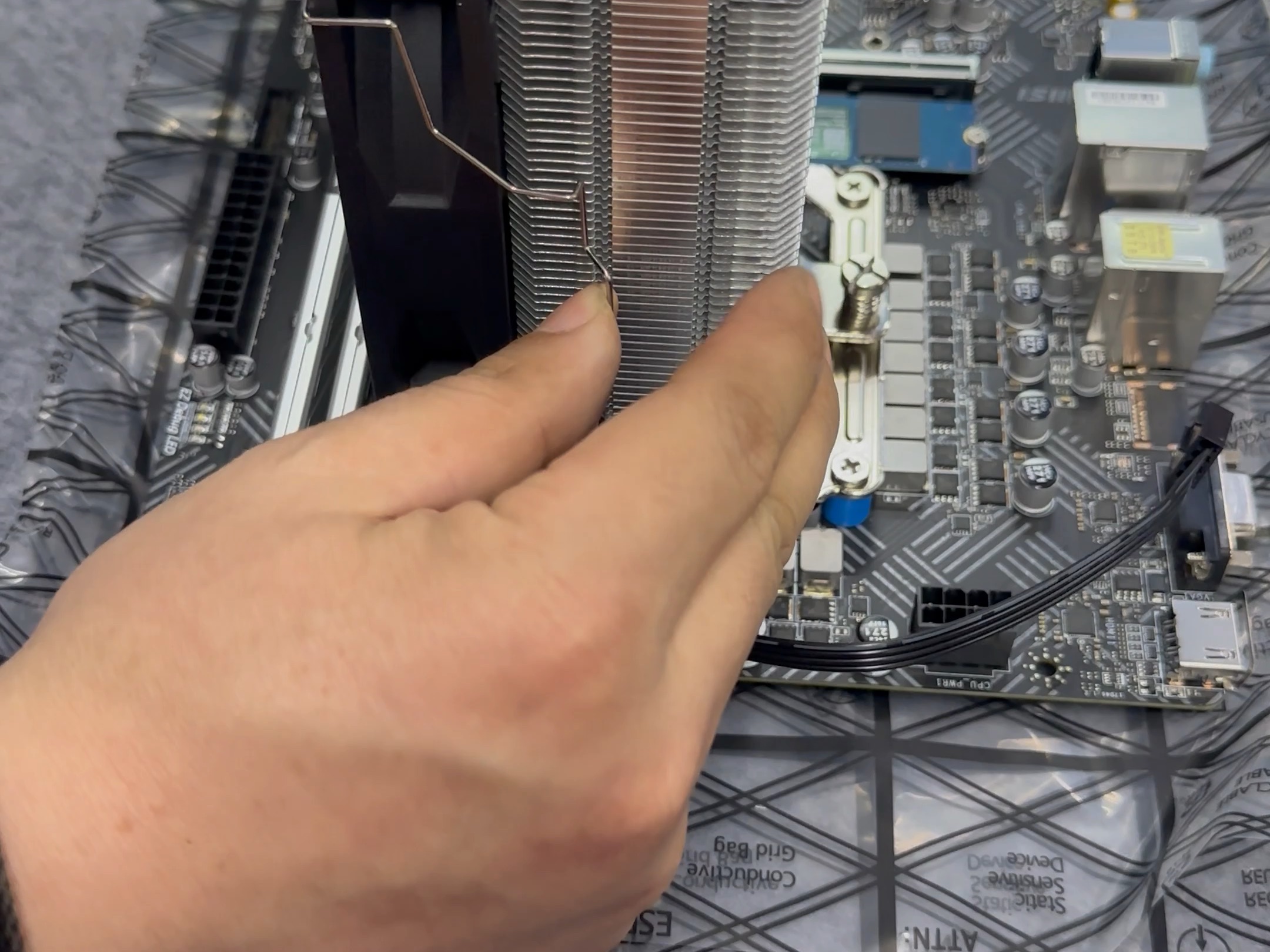 有争议的的H610m配12400F