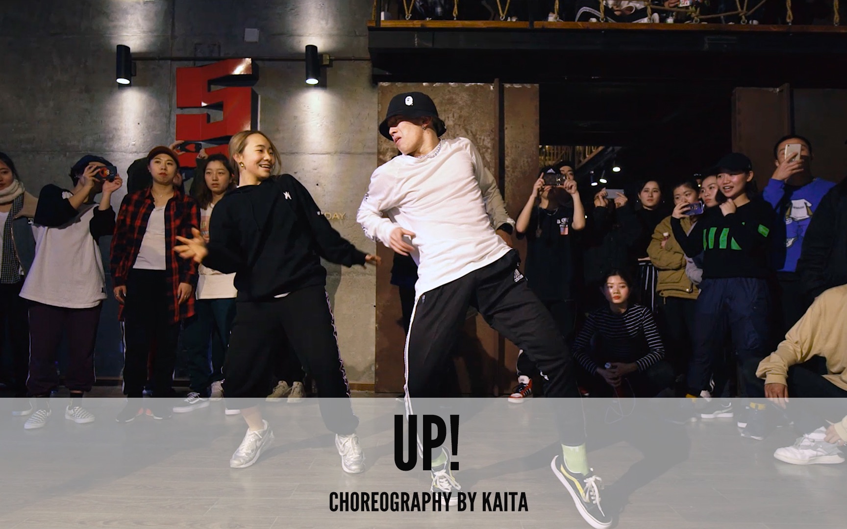 日本Swag女王Rie Hata带徒弟们在潮牌店Hiphop齐舞！atmos pink × RIEHATA