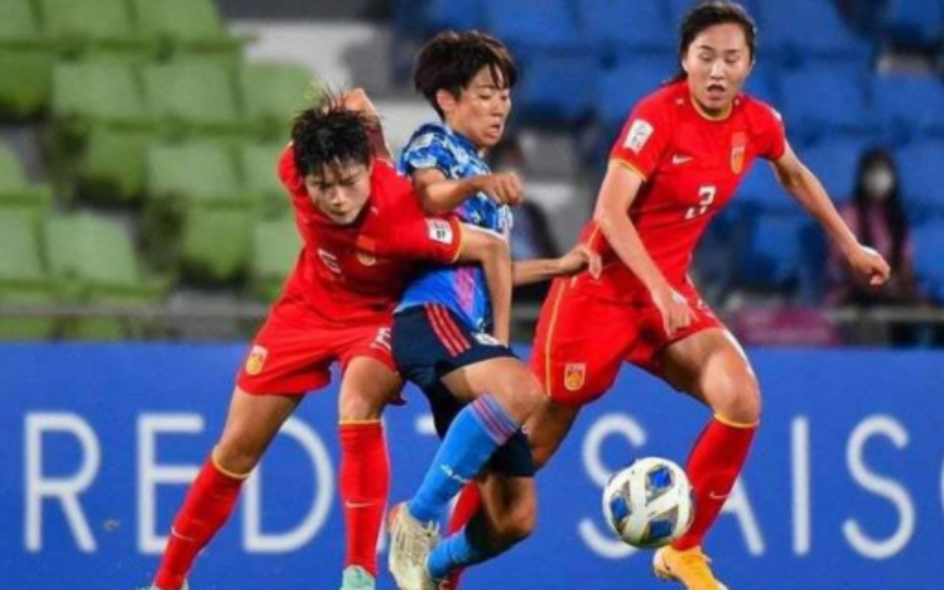 中国女足击败日本打脸对手，日球迷嘲讽：他们男足没实力没成绩！