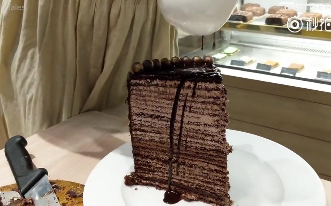 10分钟内吃完这块48层的蛋糕就免单