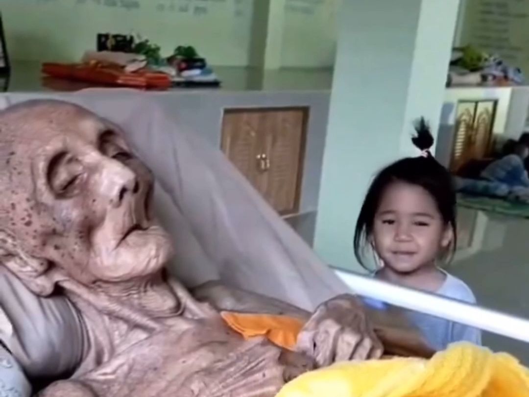 This is the legendary Living Buddha, isn't it?