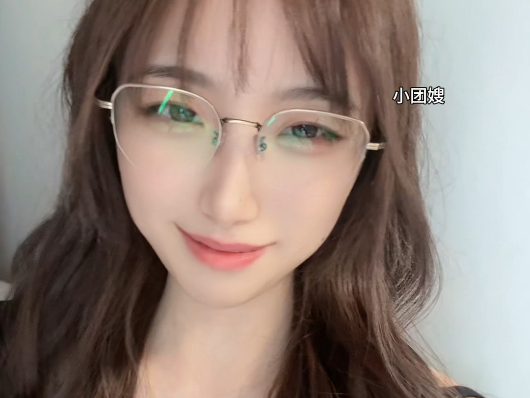 Whoever's behind you isn't necessarily an honored man, but could be a honored bird.