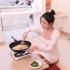 韩国高挑美女姐姐教你做好吃的蛋炒饭！