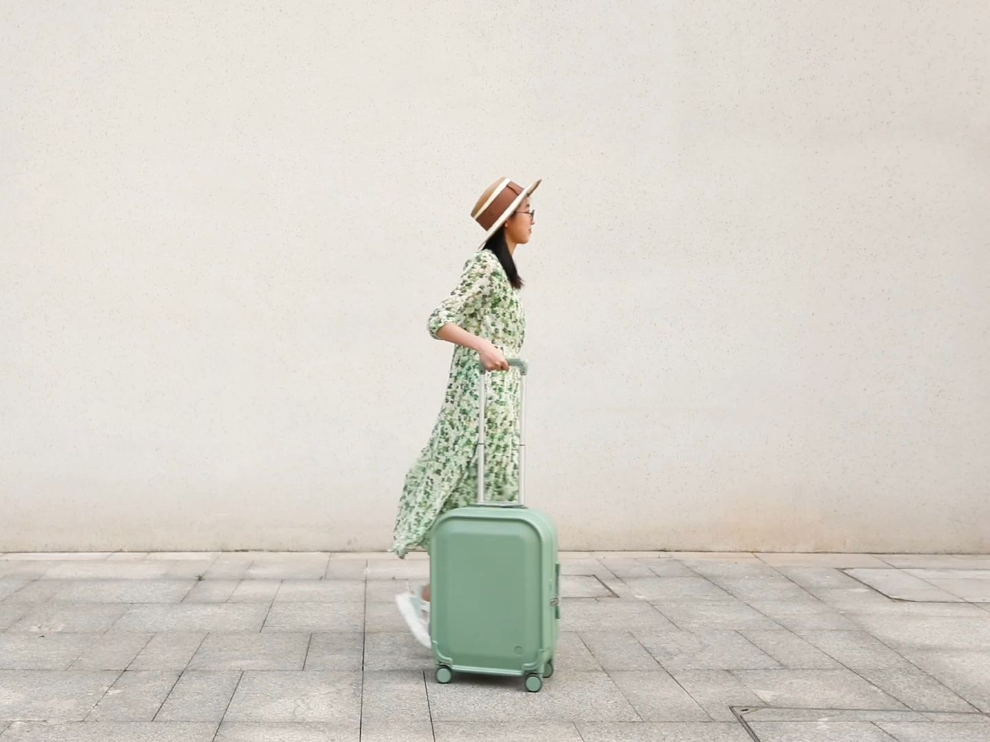 第15届大广赛作品分享 | 视频类影视广告一等奖|爱华仕箱包|作品名称：《吸吸！轻松纳入，即刻出发！》