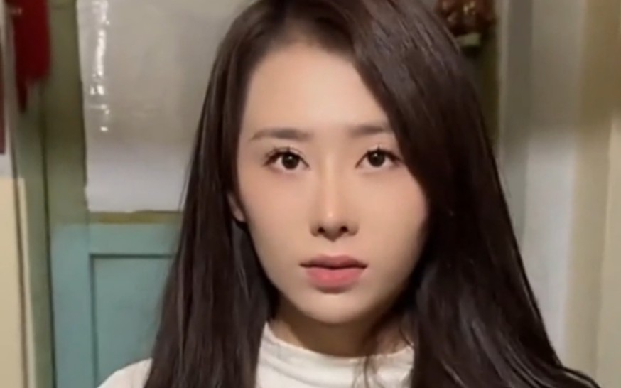 嫂子穿上瑜伽裤，主人的任务，还拍照啊？