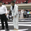两个漂亮小姐姐打完架好像还互不服气