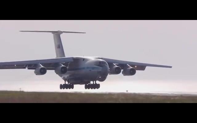 《克里米亚》片段：乌空军飞行员拒绝向俄军运输机开火