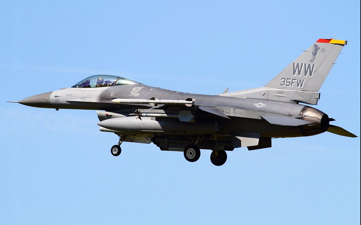 美国空军f16cj block50 飞行展示表演 2016日本三泽基地航空祭
