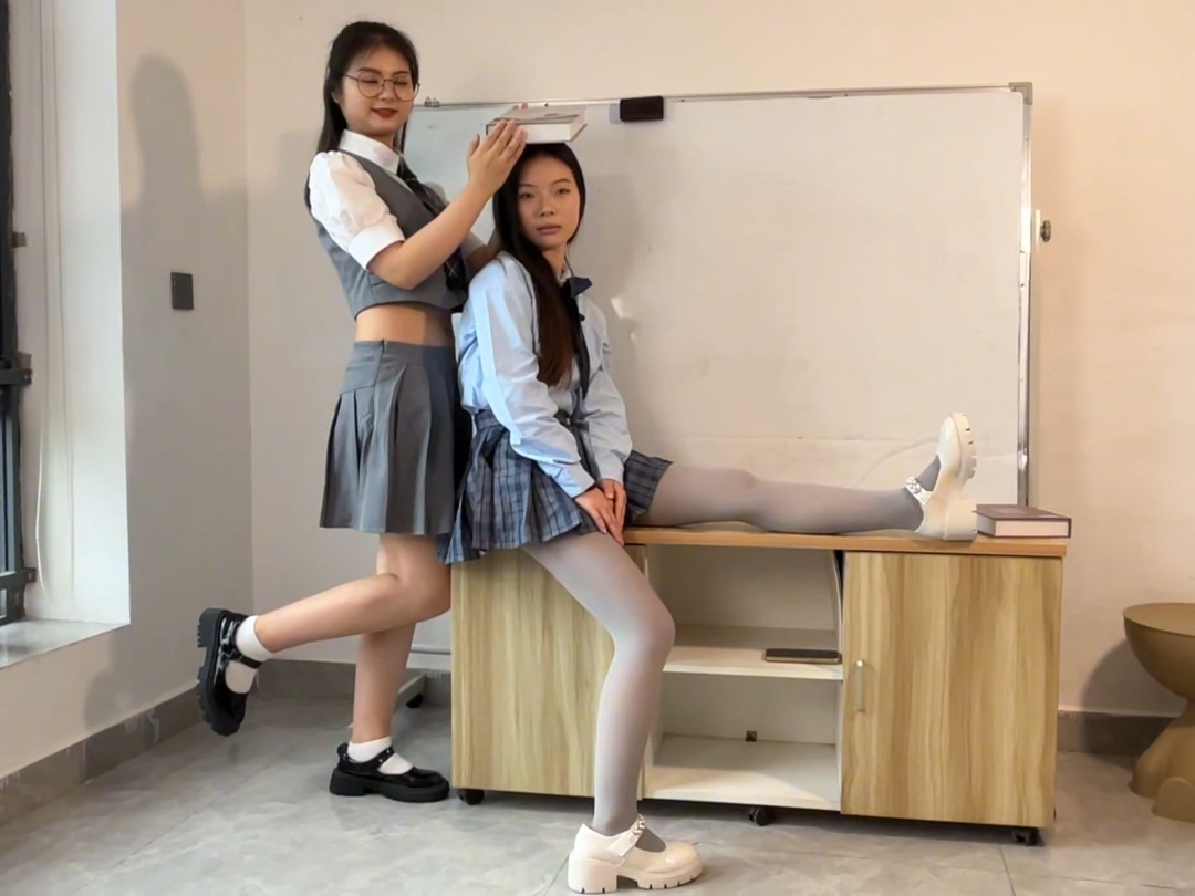 Schoolgirls and Sisters Dress Styles