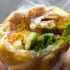 【越南街头小吃】6块钱一个，传统越南面包banh mi-青瓜辣椒三明治