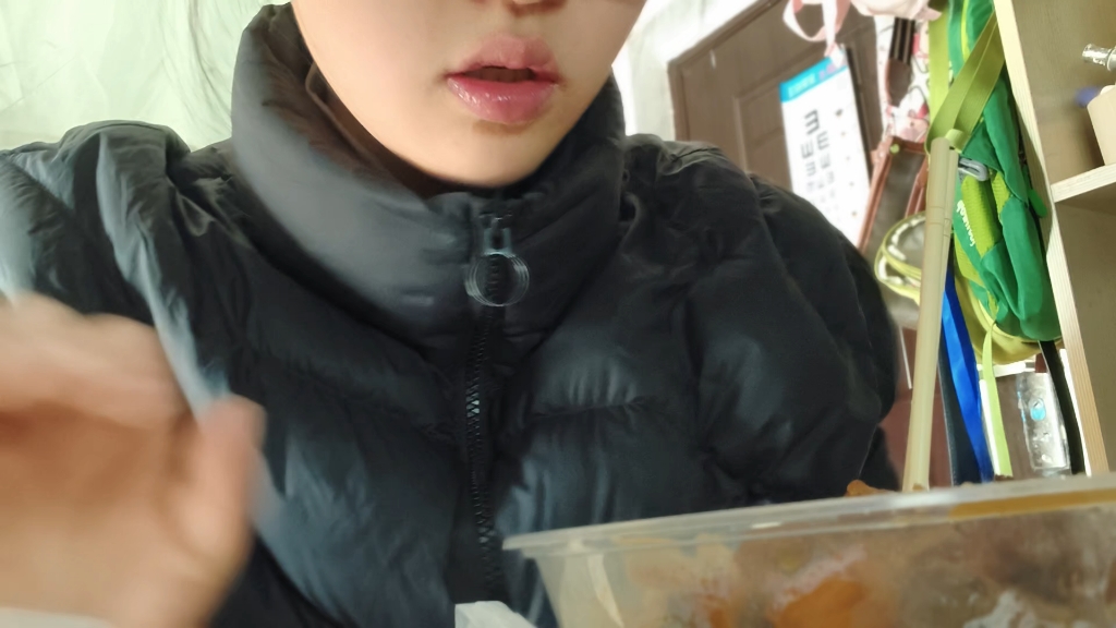 这个饭有点酸溜溜的（｀へ´）