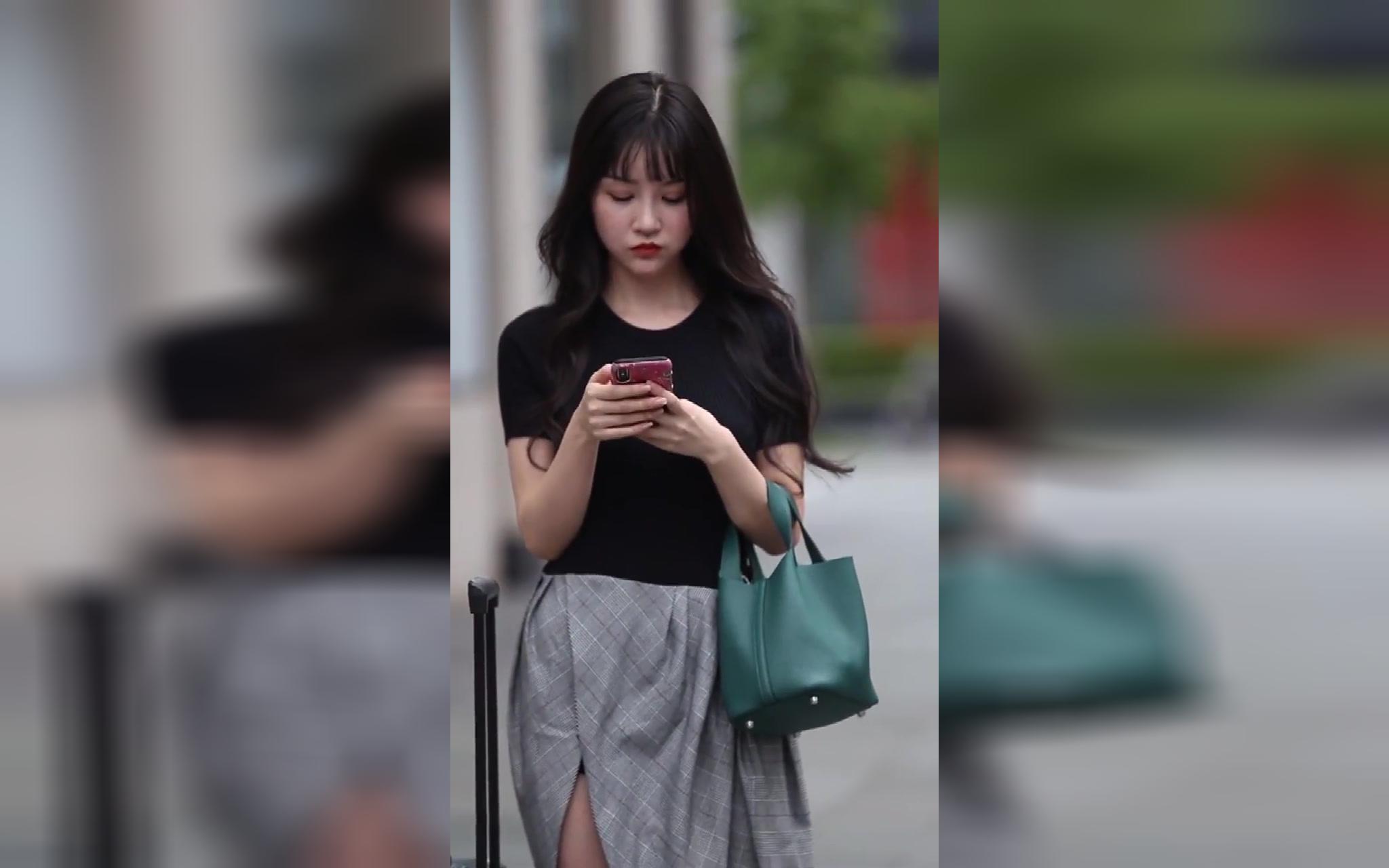 成都街拍摆拍和抓拍 拍一下可能更好的展现美