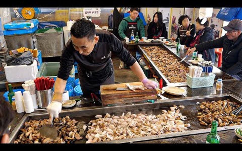 【韩国美食】老人家排队吃，牡丹市场8千韩元无限续烧猪杂的最新近况