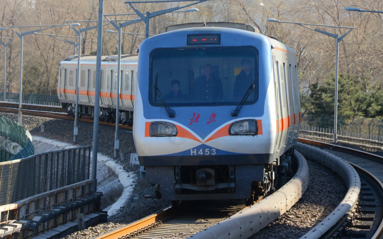 北京地铁13号线蓝猫h453号原厂dkz5列车下行方向驶入知春路站