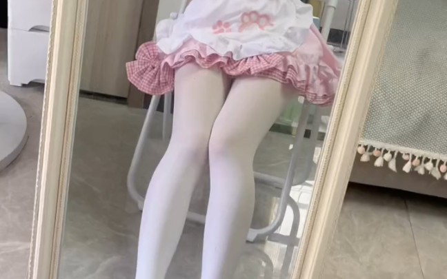 Who can say no to a maid in white cotton pants?