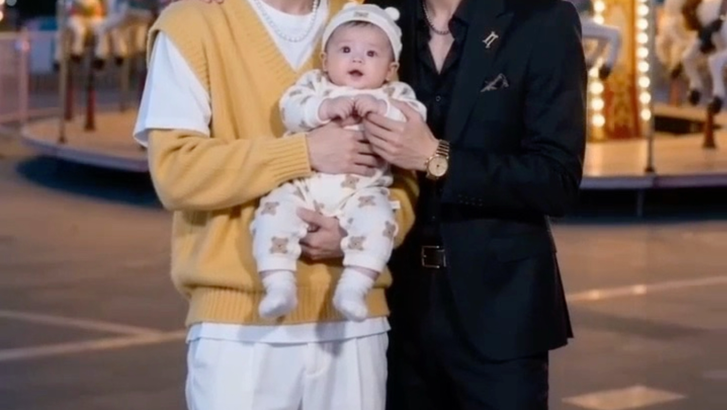 人鬼情未了产子（全集）这个故事的灵感其实是我原创断更小说《无尽游乐园》原本想圆了书的遗憾，结果成了大战十月怀胎全程的手搓，真心累，以后再也不抽风了！手搓不易勿盗