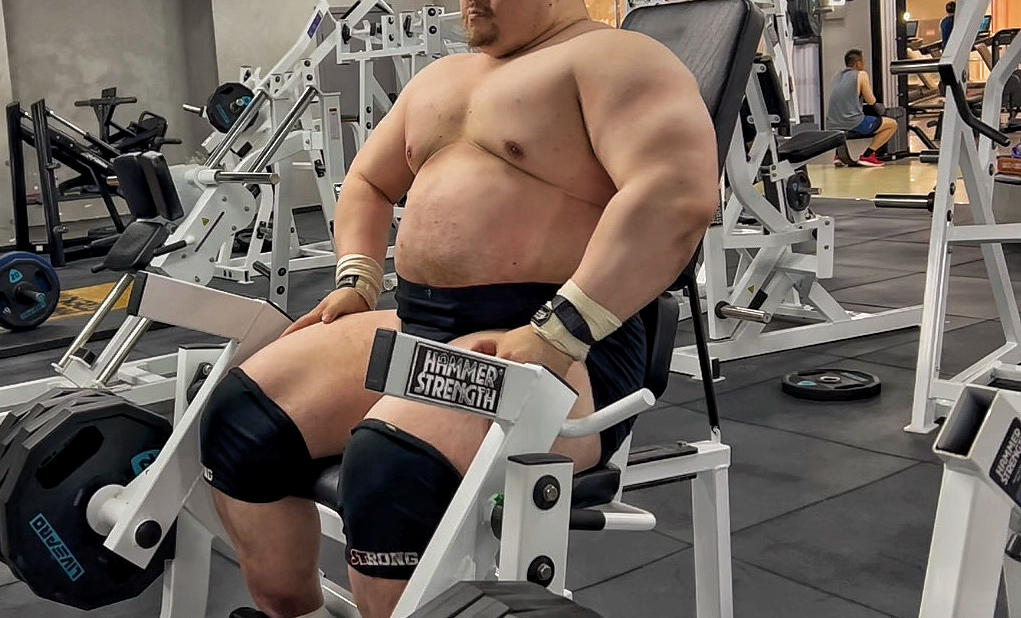 体重310斤壮汉大胖子力士坐姿腿肌肉训练