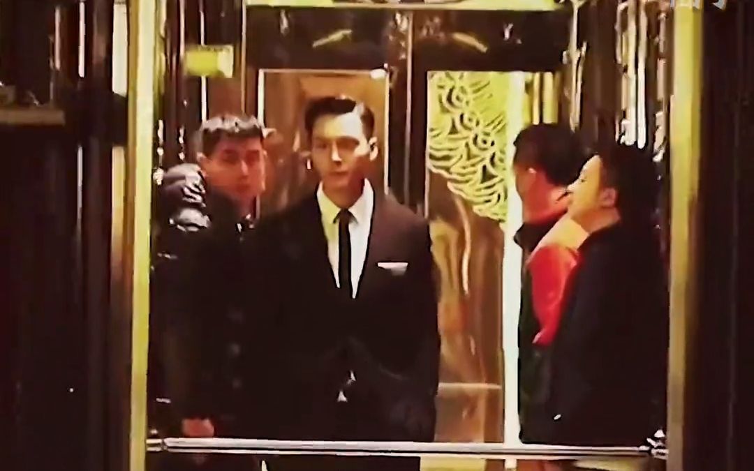 陈伟霆这个霸总气质坐电梯真的很出圈,原来只是着急去洗手间哈哈哈