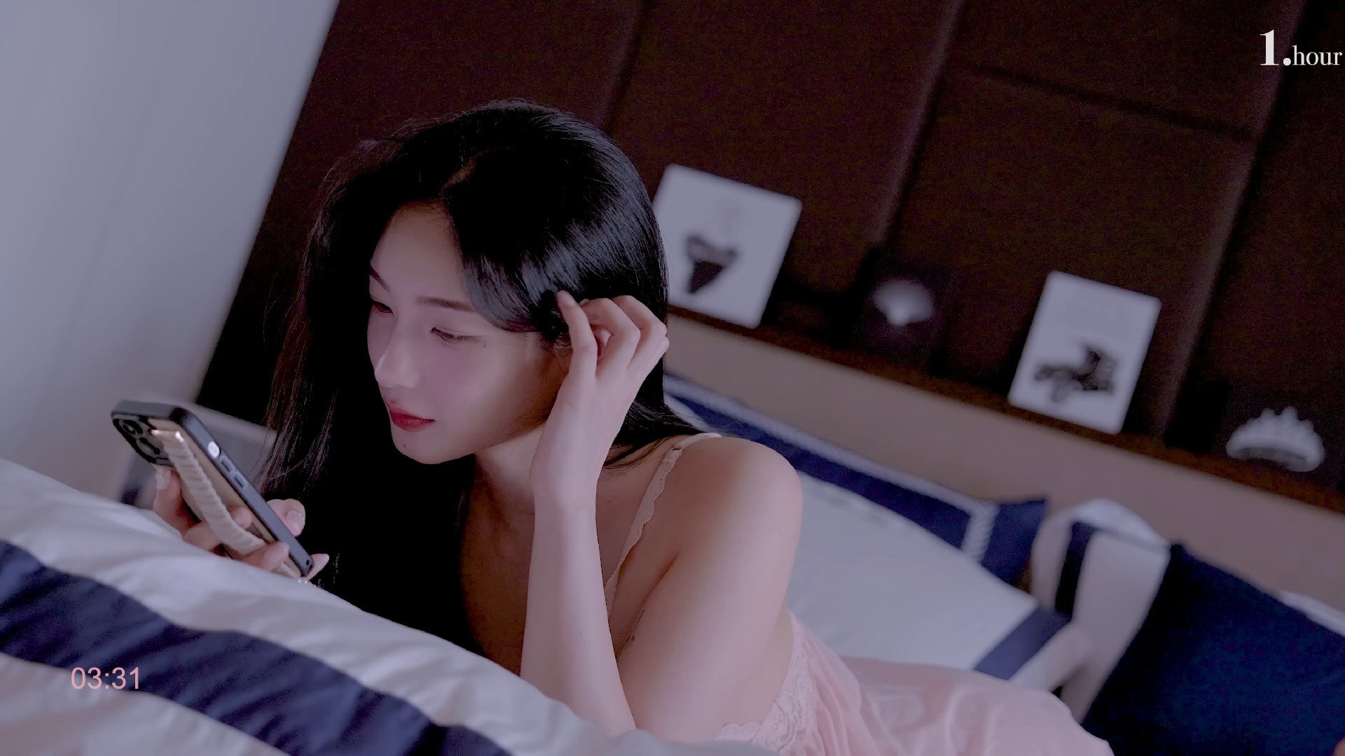 穿上了像春天一样的吊带睡裙🌸你的女友正在为春天做准备