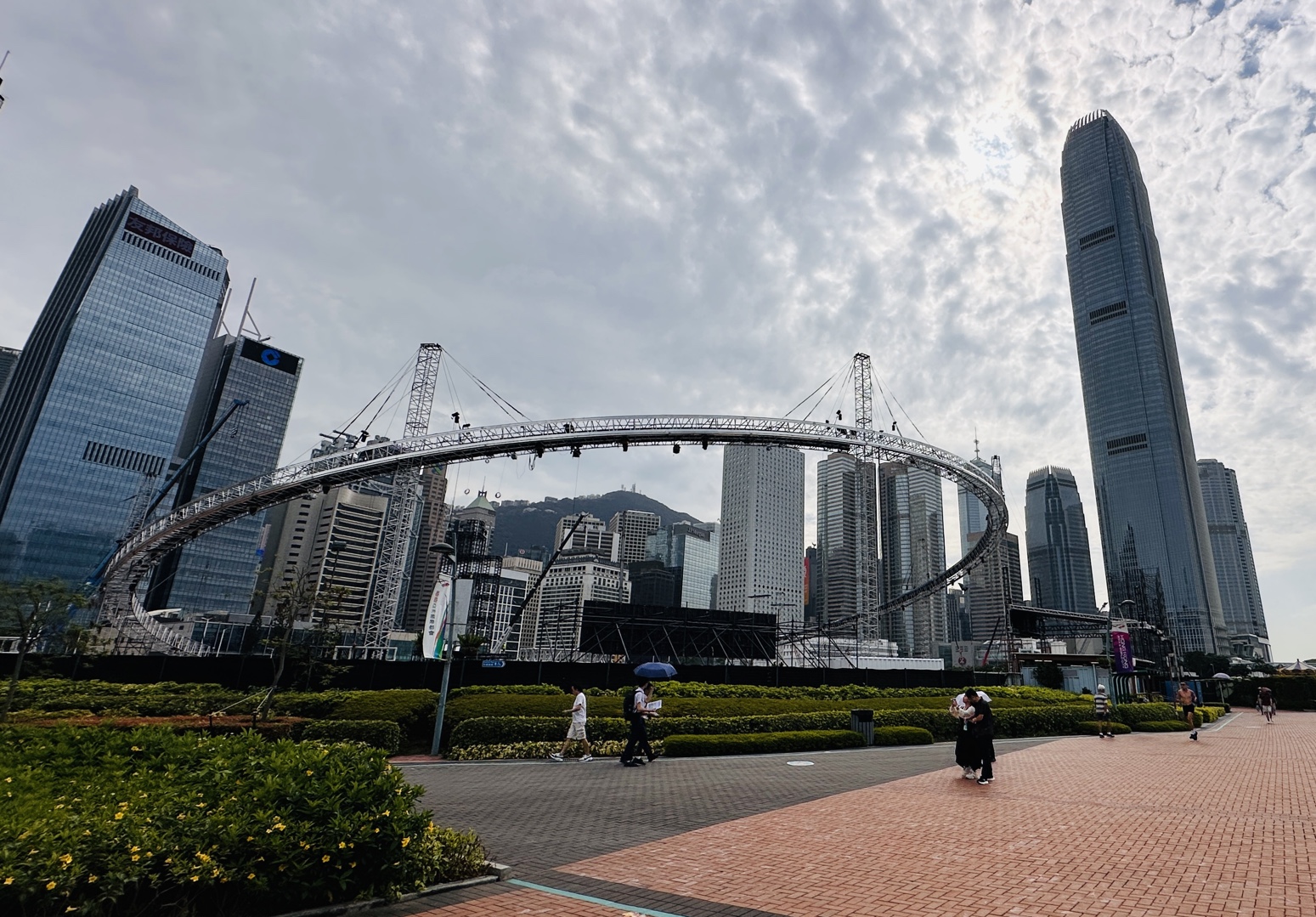 神秘巨型建筑惊喜现身香港中环海滨空间
