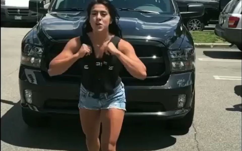 女超人们的疯狂街健,练得不只是肌肉
