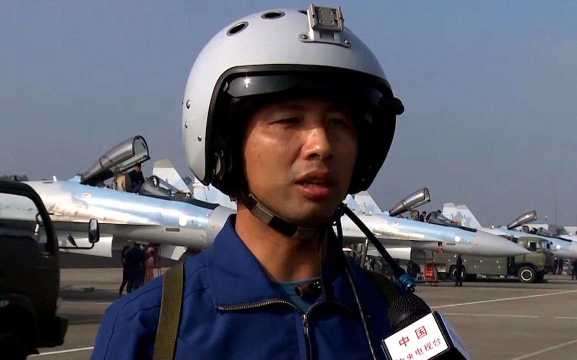 首次近距离揭秘！中国空军飞行员大赞苏-35战机