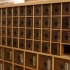ISHITANI - 一个大量抽屉格子的药柜。