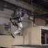 波士顿动力机器人Atlas展示新技能 灵活跑酷如履平地