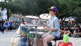吸引爵士鼓曲谱伴奏_陶笛曲谱12孔(2)
