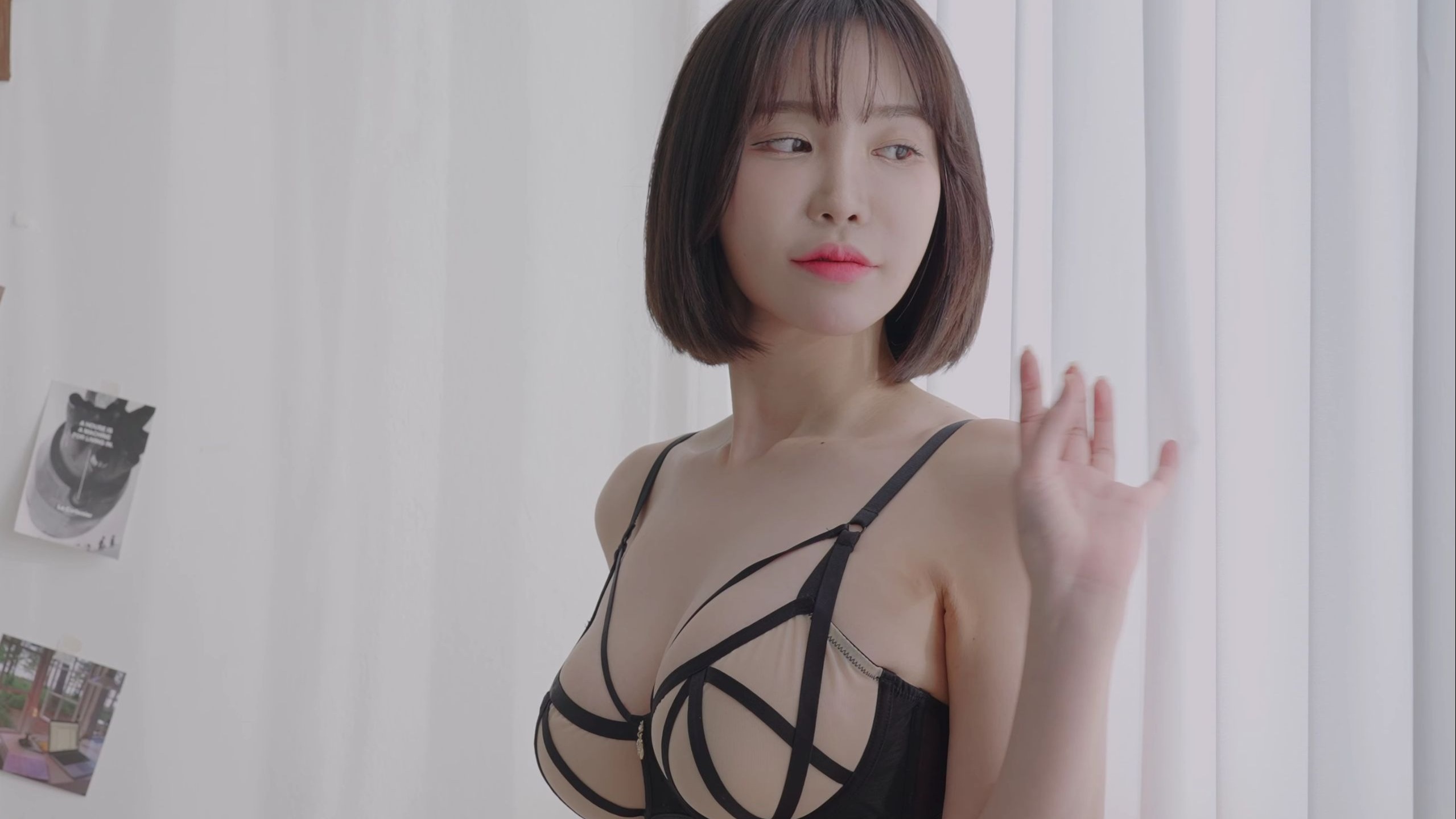 韩国look book美女模特kyul黑色条纹搭配酒红裙