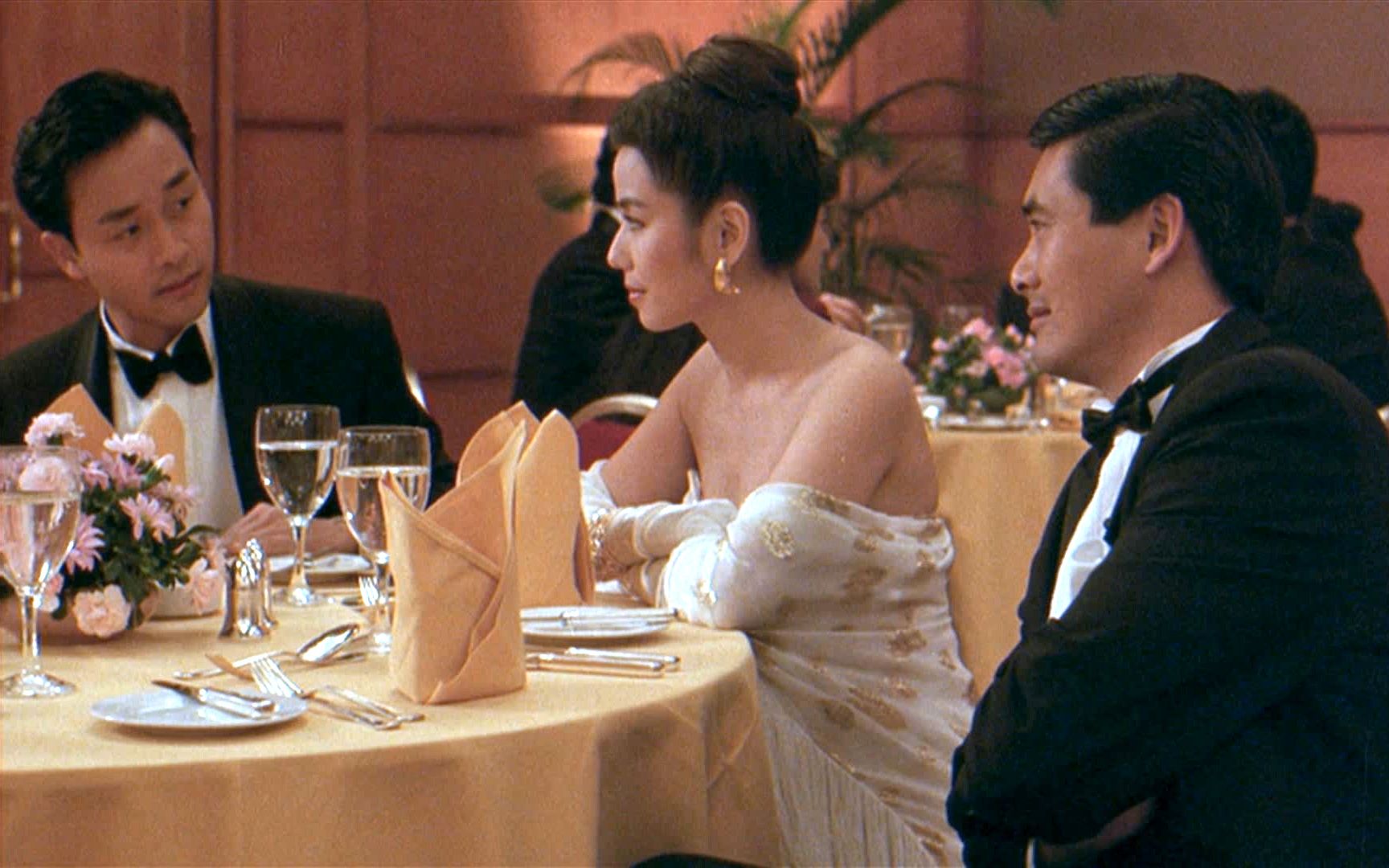 【越哥】豆瓣8.8分，当年红遍大陆的港片，再也不会有这么经典的镜头了！