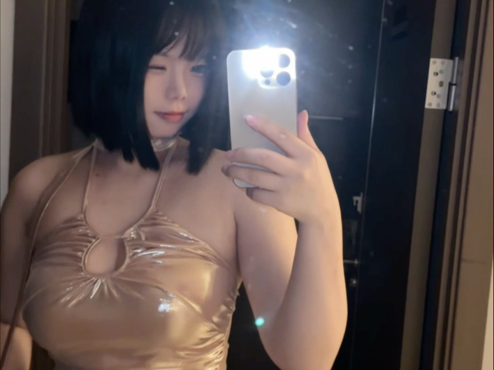 Short hair, slightly chubby