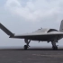 美国新型无人机X-47B从航空母舰上弹射起飞