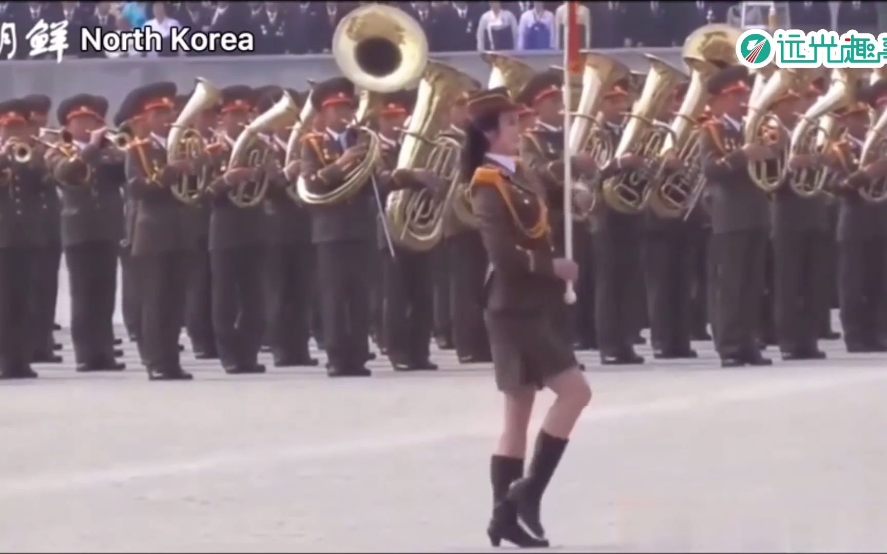 朝鲜阅兵仪式上首次弹簧步变正步，威武霸气，大家看看走的咋样