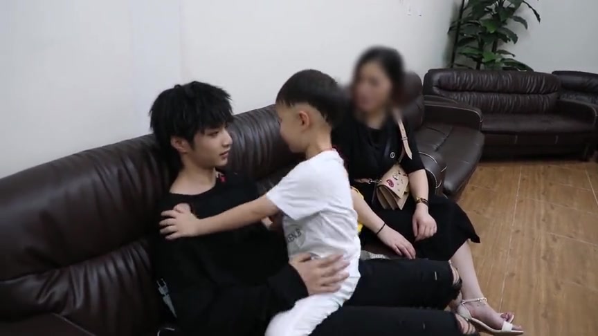 刘耀文刘耀武刘耀文我想要个妹妹耀武哥哥抱起耀武吧唧一口耀文真香