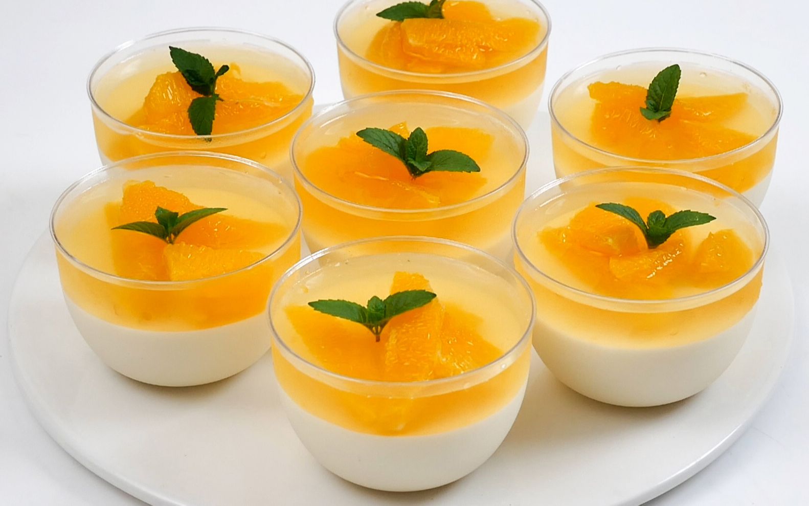 用橙子做好看的果冻布丁，奶香浓郁，清甜嫩滑，1次就能成功