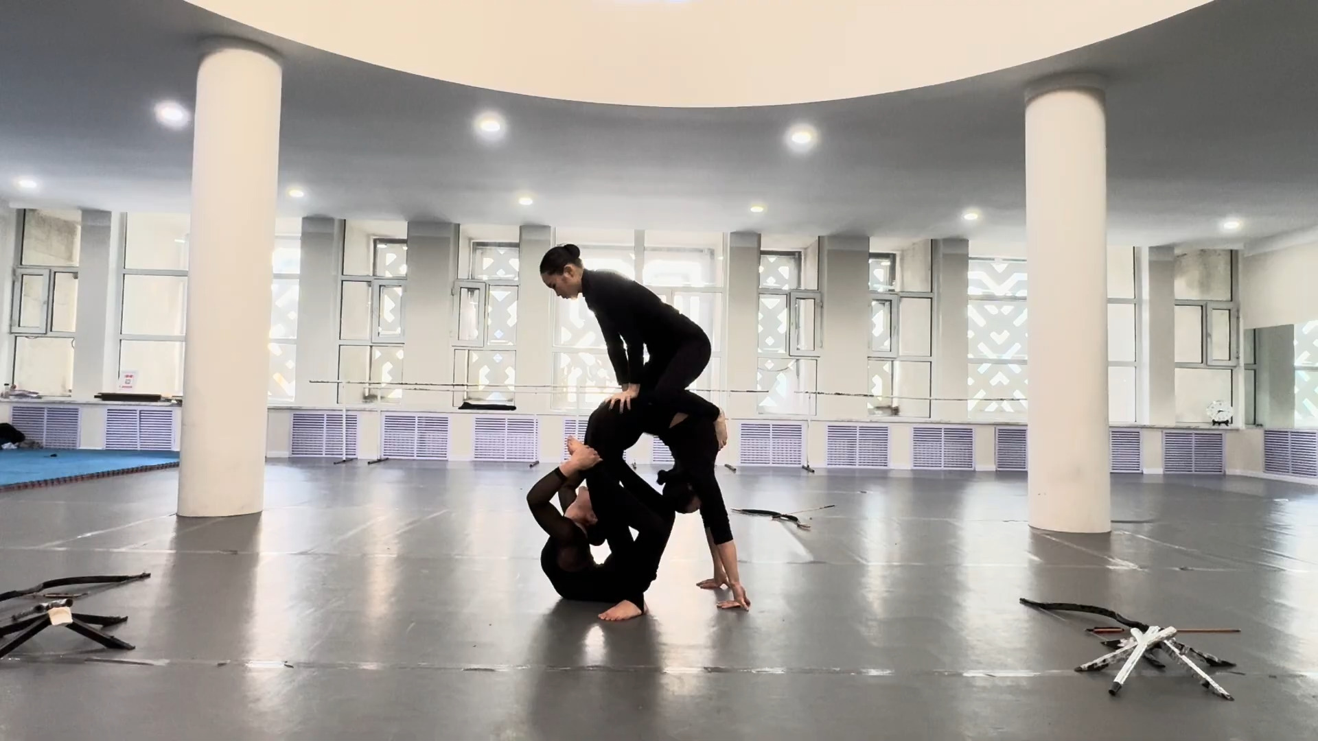 蒙柔杂技节目排练